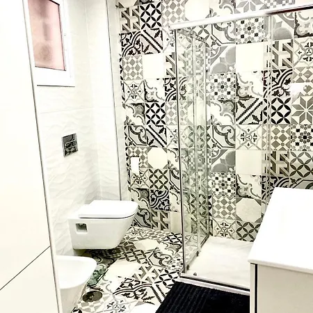115 - Center 2 Minutes From The Beach!